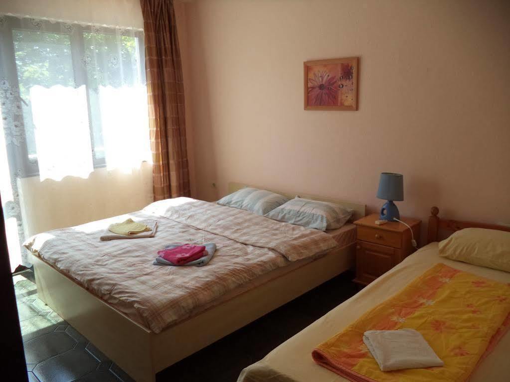 Guest House Fanny Sinemoretz Ngoại thất bức ảnh